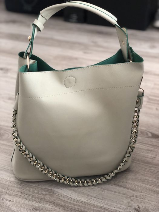 Дамска чанта в бежов цвят