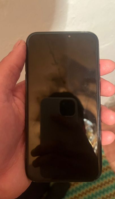 Продам айфон 11