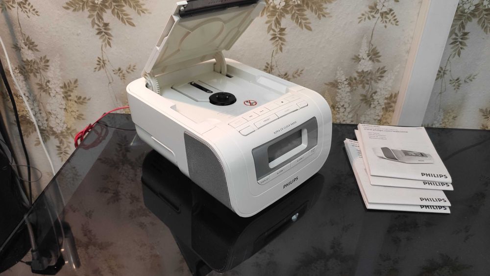 Philips AJ3916/12  радио, CD плеер, будильник, AUX.
