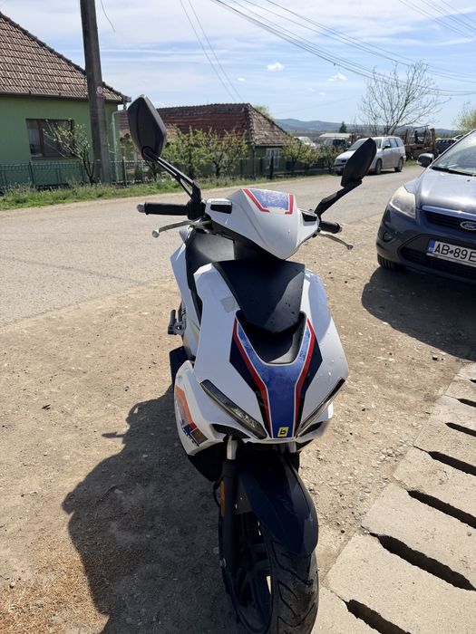 Vând scuter Beeline Pista 50cc  – stare bună