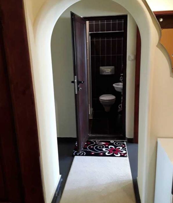 Дава се под наем Тристаен апартамент в Бургас, Център - 85 кв.м за 375 € - Снимка #2