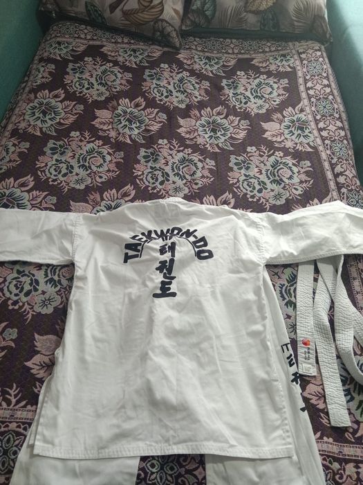 Продам кимоно для тэйквандо