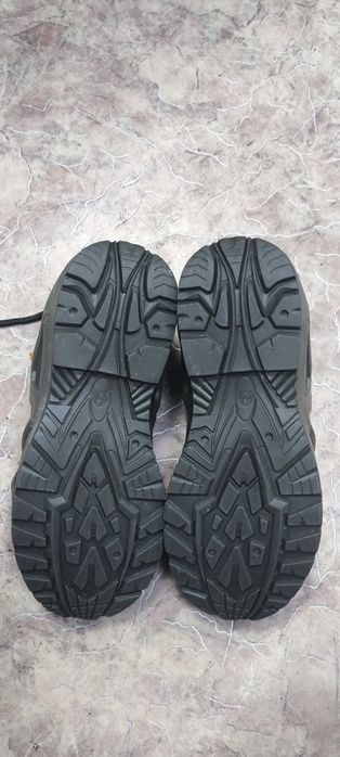 Продам тактические кроссовки.