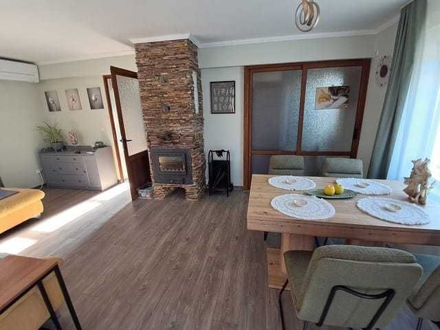 Къща под наем 3 спални 2 бани с планинска гледка, 2 паркоместа, на 13км до Слънчев Бряг (с. Гюльовца). Затворен и охраняем квартал.