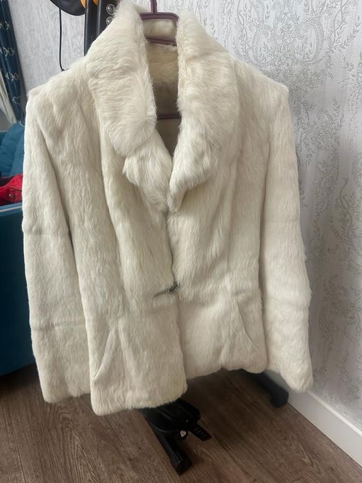 Продается белая шуба кролик!