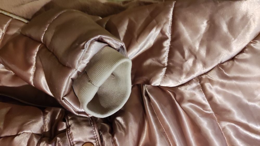 Зимнее пальто с капюшоном для девочки