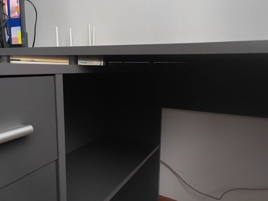 Birou (de colt) reversibil, Íróasztal