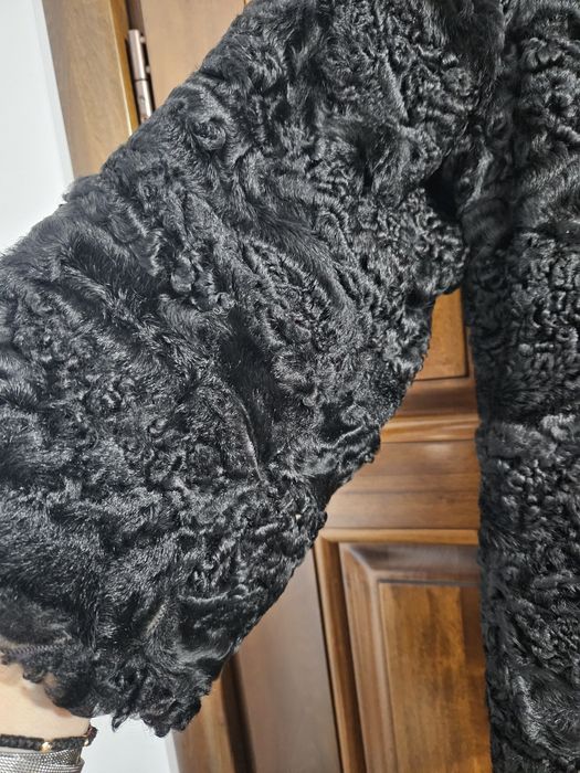 Haină de blana naturala de miel neagra marimea 42