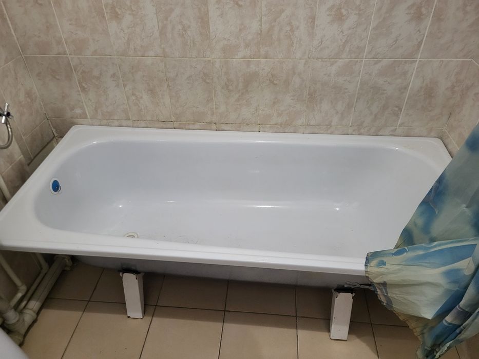 Продам ванну , раковину и туалет