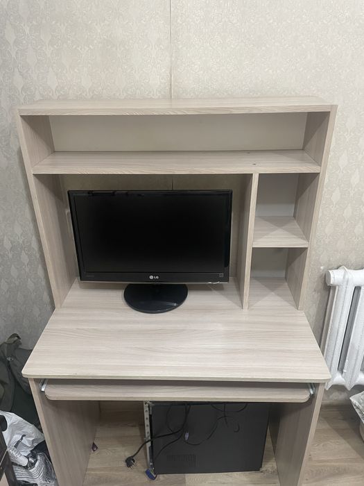 продам компьютерный стол