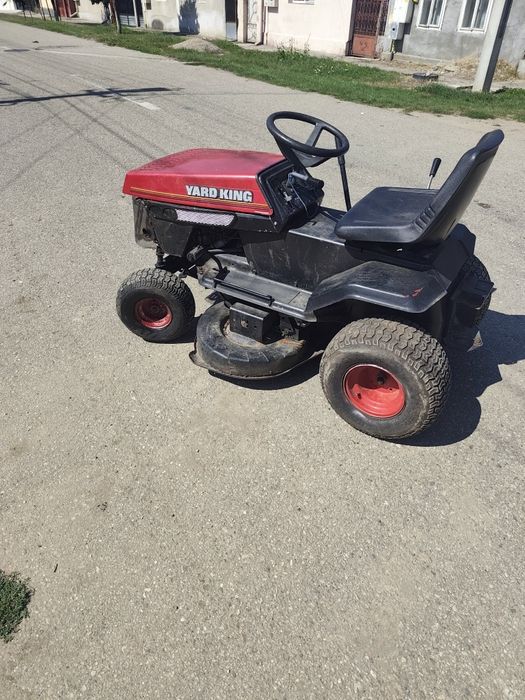 vand tractor tuns gazon