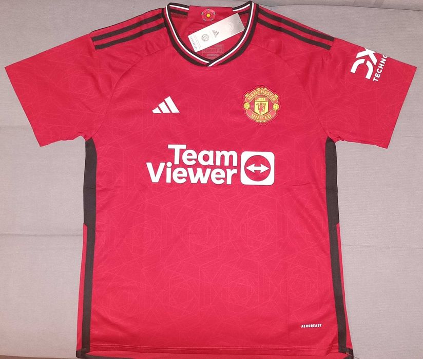 Домакински екип на Манчестър Юнайтед 2023-24