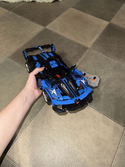 Машинка на пульте управления