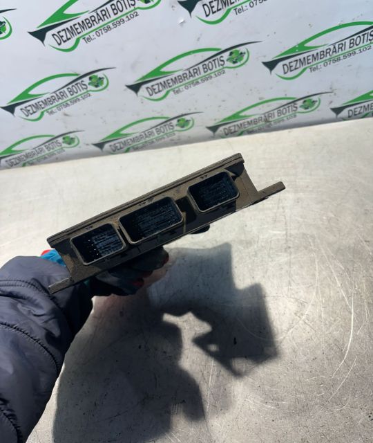 Calculator motor ECU 8200334540 Dacia Logan prima generatie