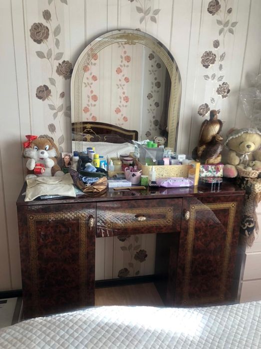 Спальный гарнитур