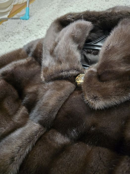 Норковая шуба состояние идеальное