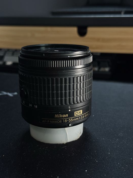 Vand Nikon D3300 + obiectiv 18-55mm + incarcator + 2 baterii