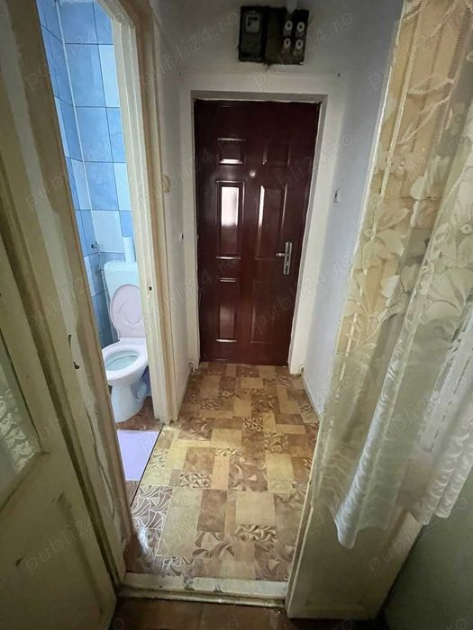 Vand apartament  3 camere  semidecomdat
