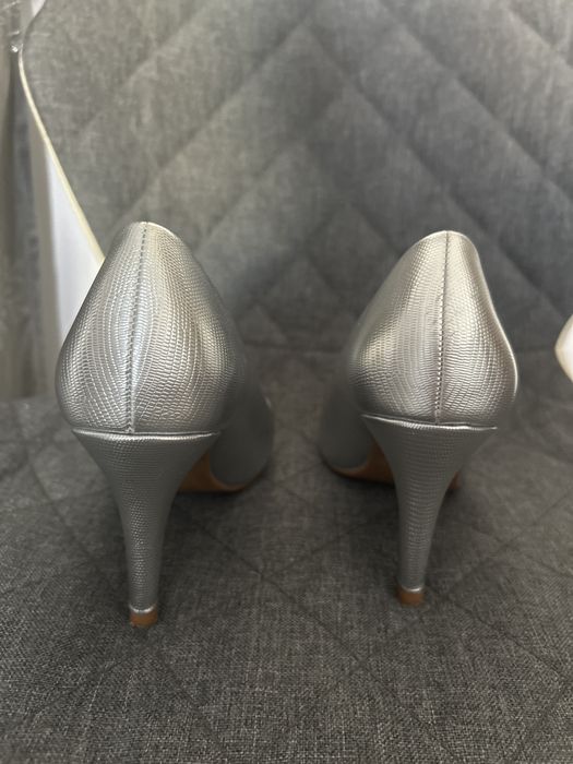 Pantofi argintii marimea 38