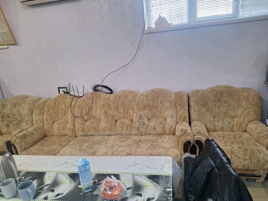 Продается диван и два кресла