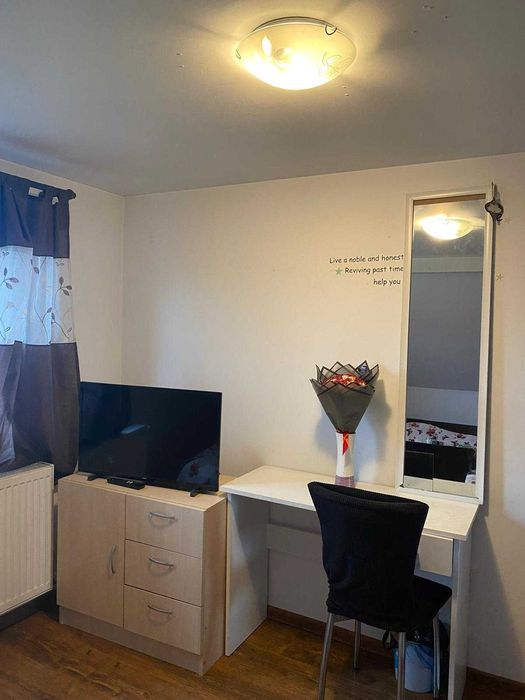 Camera la apartament la curte