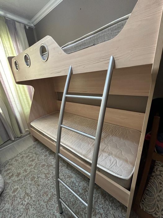 Двухъярусная кровать