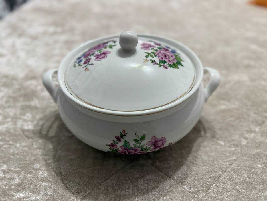 Фарфоровая супница