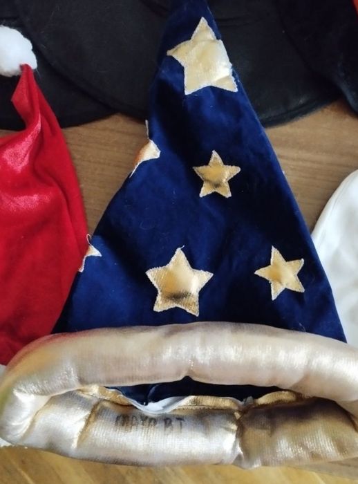 Карнавални шапки за маскарад и сюжетни игри