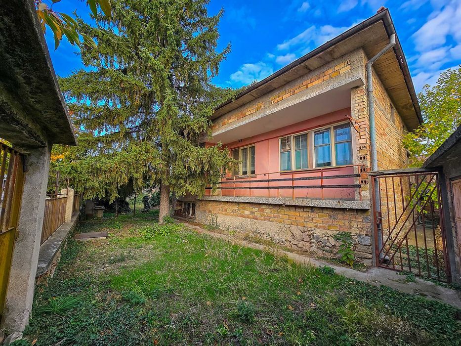 Истинска масивна къща – 3 етажа по 140 кв.м в с. Енина