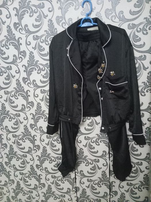 Модная одежда новые все по 3000.