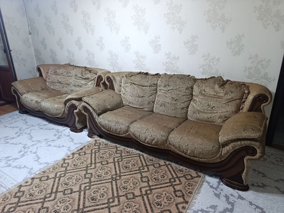 Диван 2 штуки по цене одной.