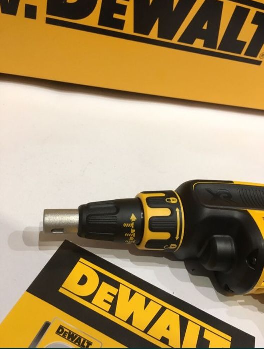 Винтоверт за гипсокартон Dewalt DCF620 с приставка DCF6201