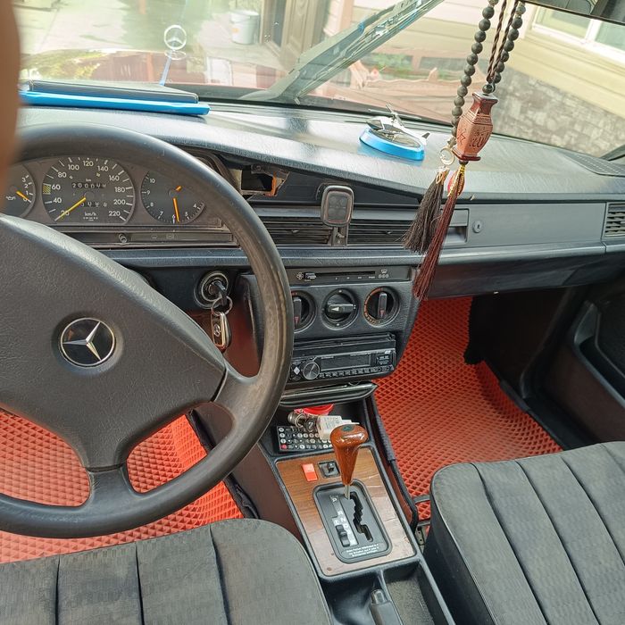 Мерседес.    Е190