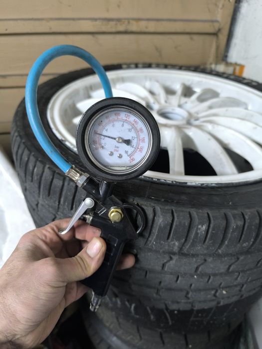 Сликове 16 190 600 17 610 225