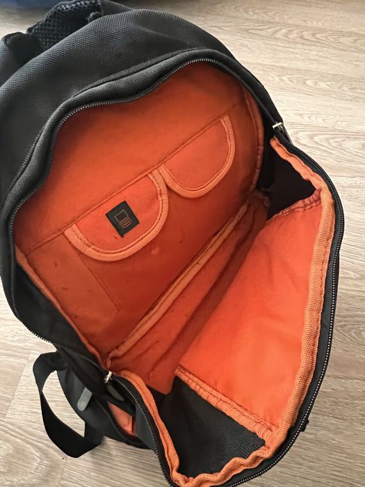 Rucsac Cristal pentru cameră DSLR – compartimentat și practic