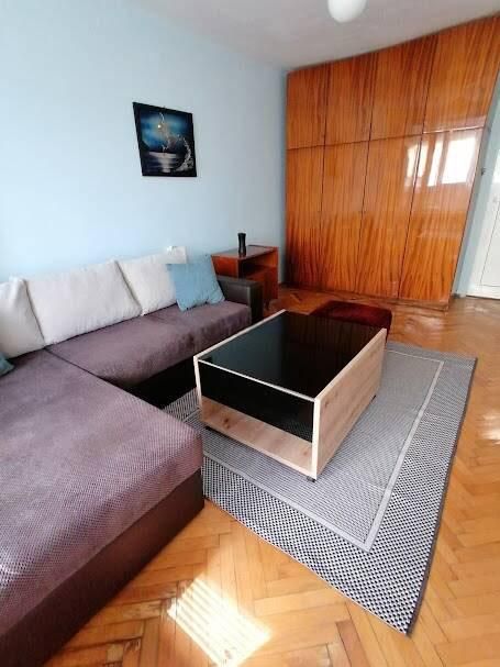 Дава се под наем Двустаен апартамент в Бургас, Лазур - 60 кв.м за 357 € - Снимка #1