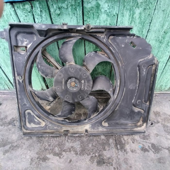 Продам б/у диффузор радиатора охлаждения писать на Ватсап