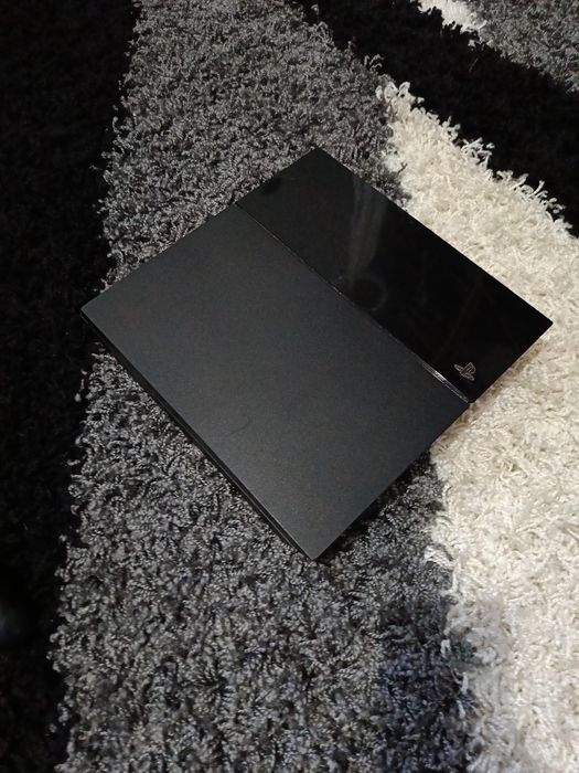Продаю Sony PlayStation 4