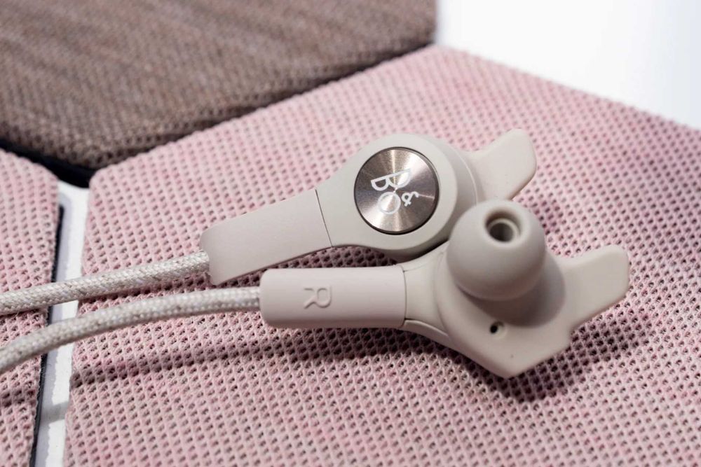 Bang & Olufsen Beoplay E6 Sand