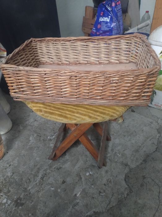 Coșuri împletite și lăcuite