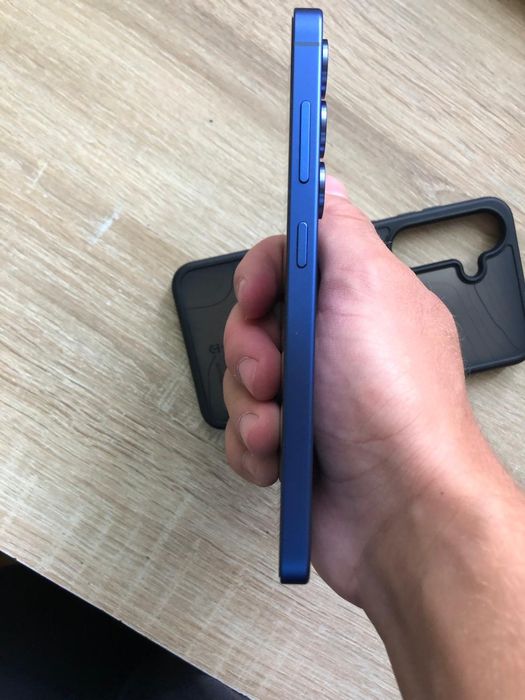 Vând Samsung Galaxy S25 128GB Navy Blue + Samsung Galaxy Watch 4 – Stare excelentă! Garanție 12 luni!