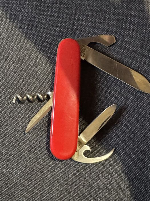 Швейцарско ножче чисто ново