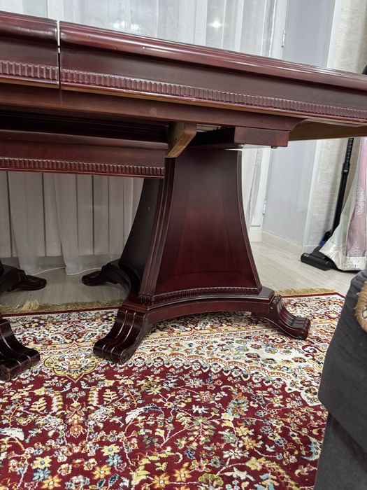 Шикарный стол дома будет той