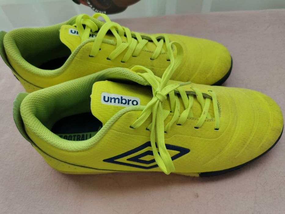 Маратонки Умбро 37