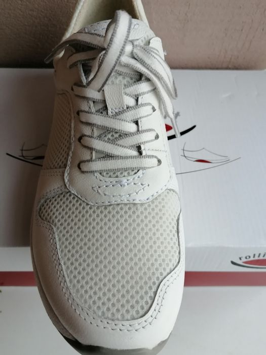 Adidasi dama sport noi