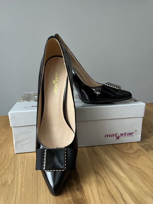 Официални обувки на висок ток