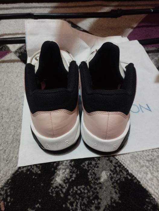 Vând ghete originale.