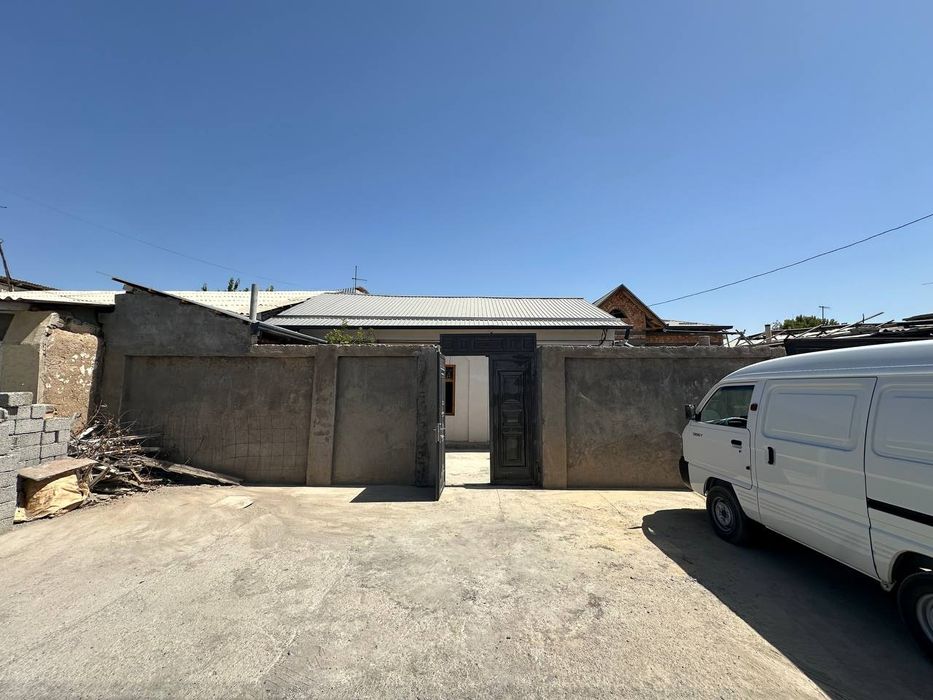 Olmazor tumani chuqursoyda Uy sotiladi 1.2 sotix