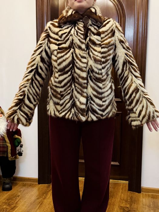 Haina de blana de nurca, alb cu maro