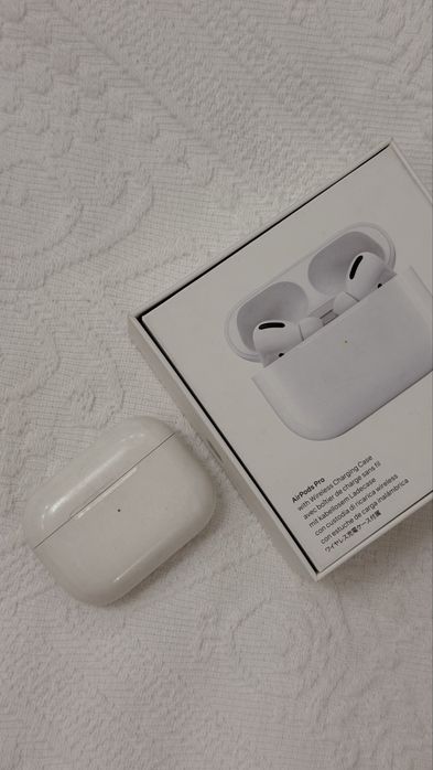 Продам наушники Airpods